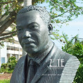 Custom outdoor garden bronze martin luther king bust sculpture